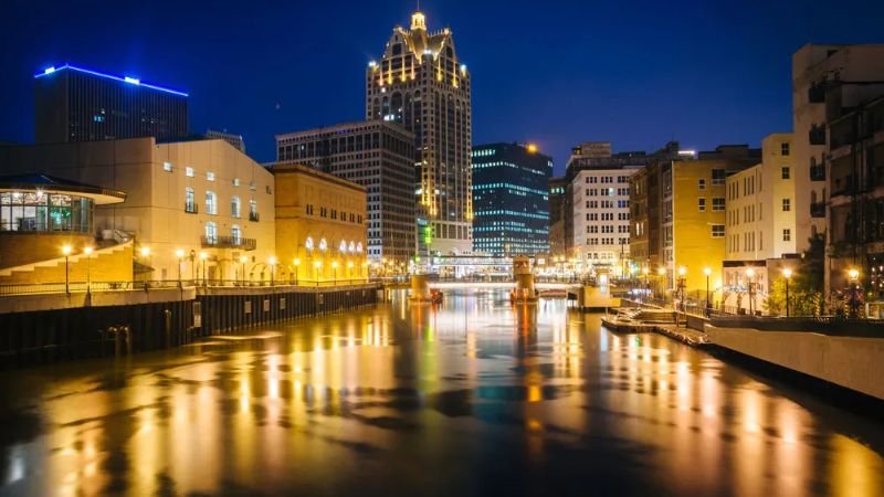 Envoy Air Milwaukee Office Address