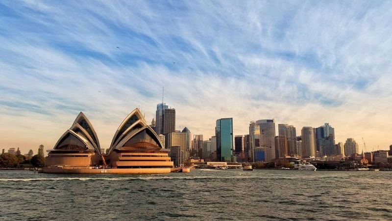 Qantas Airways Emerald Office Address