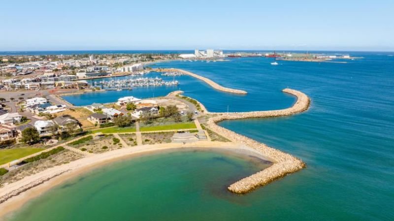 Qantas Airways Geraldton Office Address