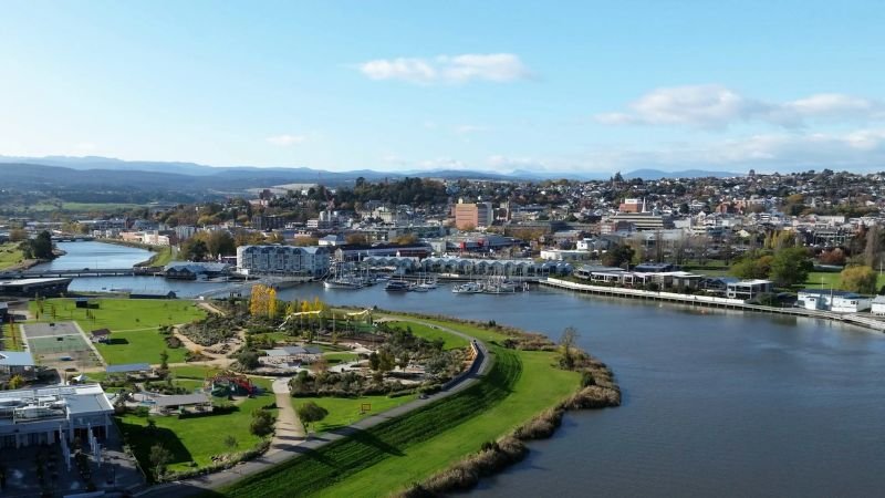 Qantas Airways Launceston Office Address