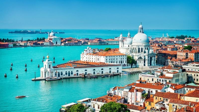 Qantas Airways Venice Office Address