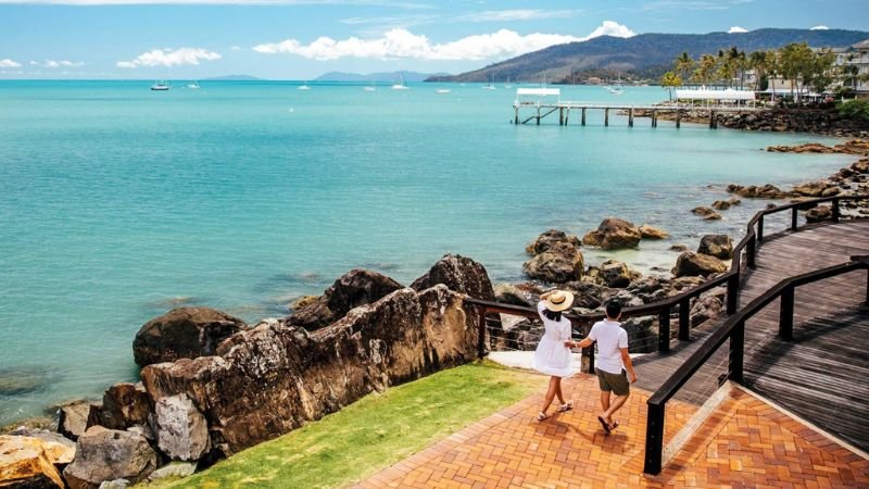 Qantas Airways Airlie Beach Office Address